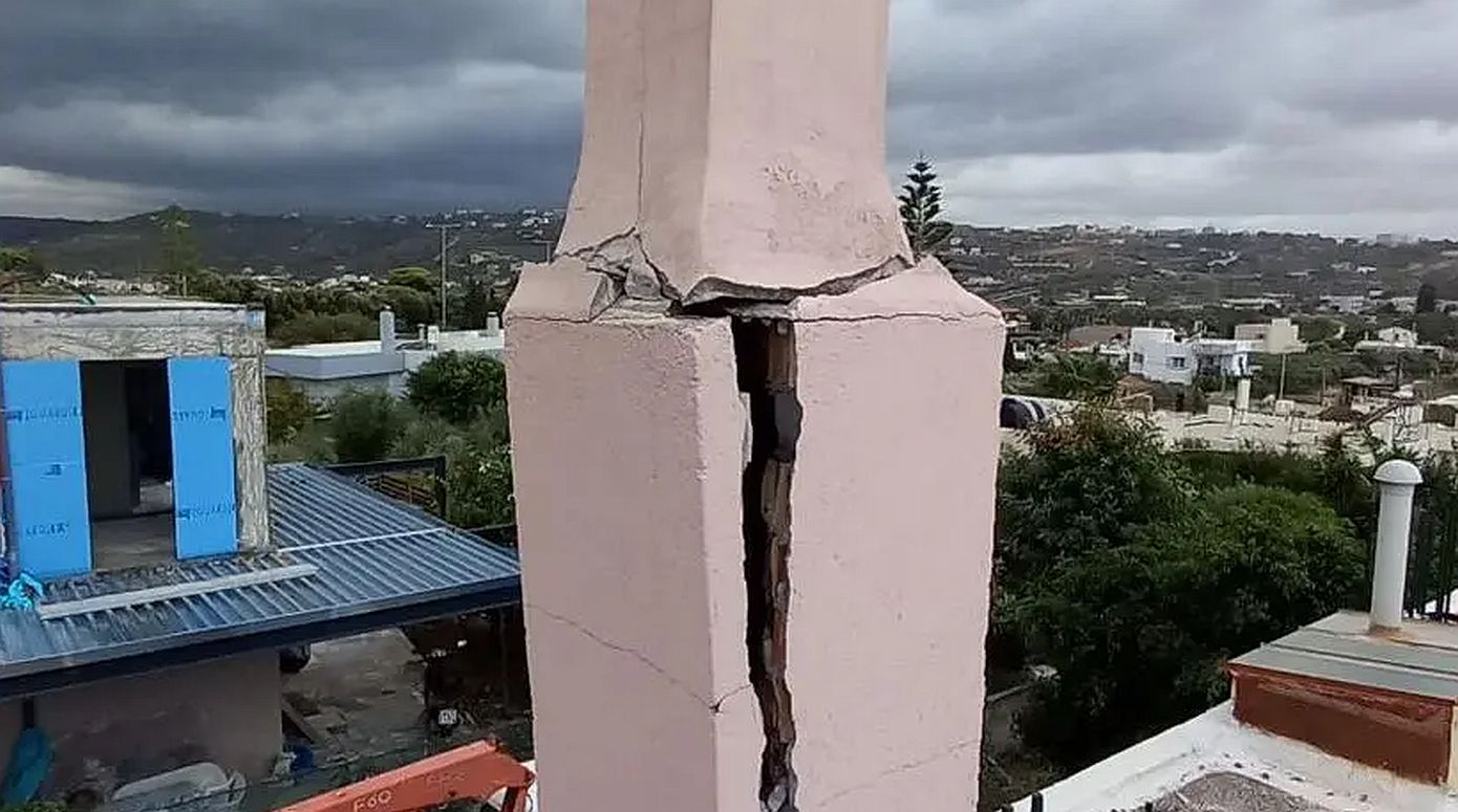 Κρήτη: Κεραυνός χτύπησε σπίτι στον Καρτερό και διέλυσε την καμινάδα – «Νομίζαμε ότι έπεσε βόμβα»