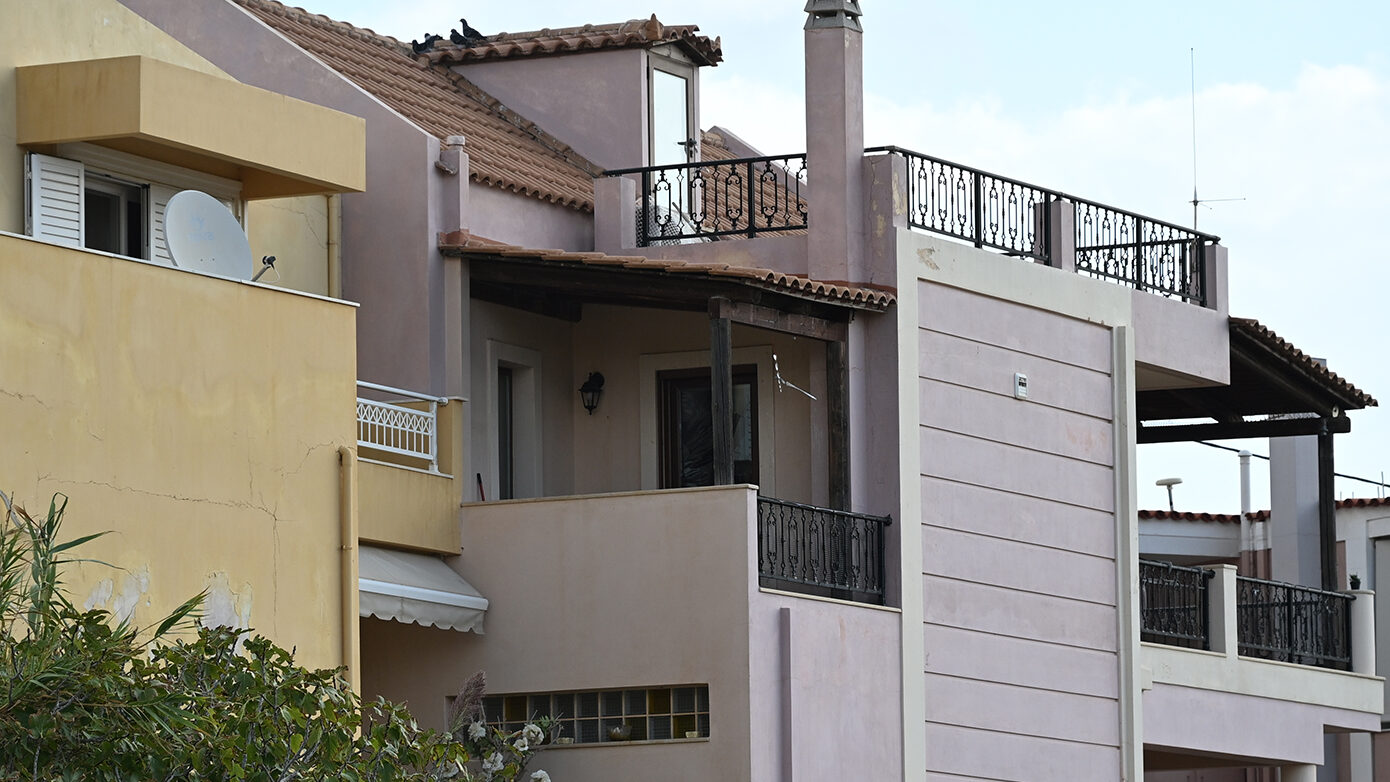 Λαύριο: Συγκλονίζει η μητέρα του τραυματισμένου 33χρονου – «Είναι ήρωας, μπήκε μπροστά να τη σώσει»