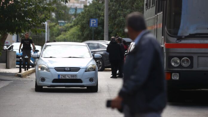 Υπόθεση στημένων αγώνων μπάσκετ: Τι υποστηρίζει ο Βαγγέλης Λιόλιος – Απολογείται την Κυριακή, προθεσμία ζήτησαν και οι άλλοι πέντε