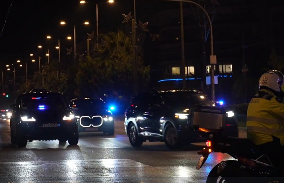 Μάρκο Ρούμπιο: Πομπή 32 οχημάτων για την άφιξή του στο ξενοδοχείο – Η ομιλία με φόντο την Ακρόπολη