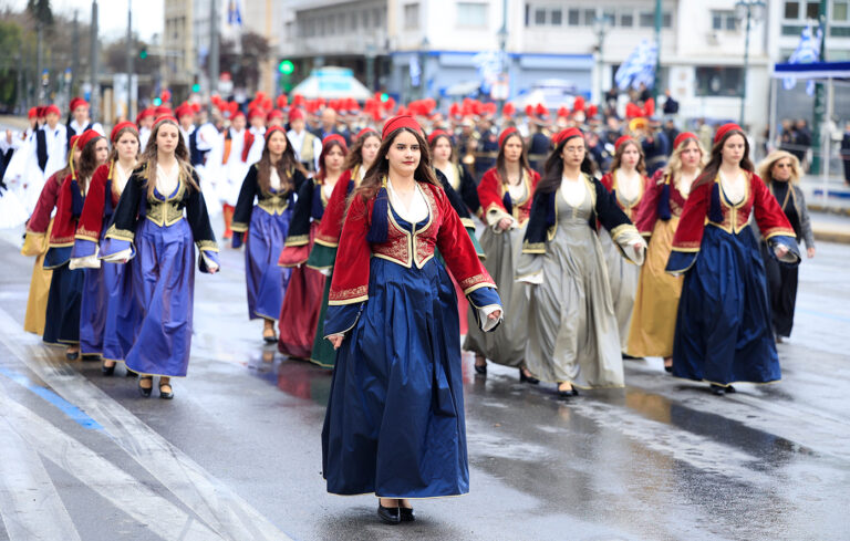 28η Οκτωβρίου: Με τι καιρό θα γίνουν οι παρελάσεις, ενώ κύμα κακοκαιρίας πλήττει τη χώρα