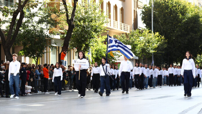 Θεσσαλονίκη: Με υπερηφάνεια η μαθητική παρέλαση για την επέτειο της 28ης Οκτωβρίου