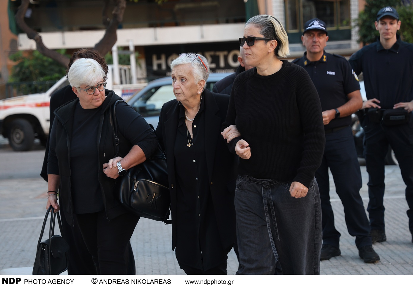Νίκαια: Συγκίνηση στο 40ήμερο μνημόσυνο του Γιώργου Μαζωνάκη – Δάκρυσαν όλοι με τον λόγο του Μητροπολίτη