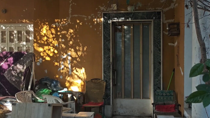 Μενίδι: Νεκρή ηλικιωμένη στο σπίτι της – Οι μώλωπες, τα ουρλιαχτά και οι υποψίες για τον γιο της