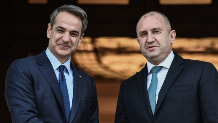 Ελλάδα – Βουλγαρία: Ιστορική συμφωνία ανταλλαγής κειμηλίων και λειψάνων με την παρουσία του Κ. Μητσοτάκη και του Ρ. Ράντεφ