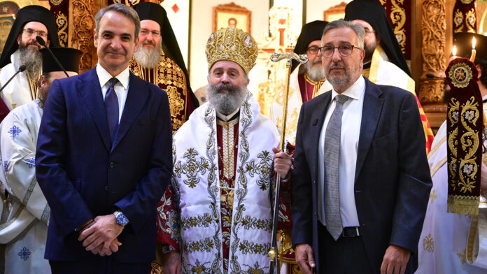 Άγιος Δημήτριος: Ο πρωθυπουργός παρακολούθησε τη Θεία Λειτουργία – Τα συγχαρητήρια του Αρχιεπισκόπου Αυστραλίας