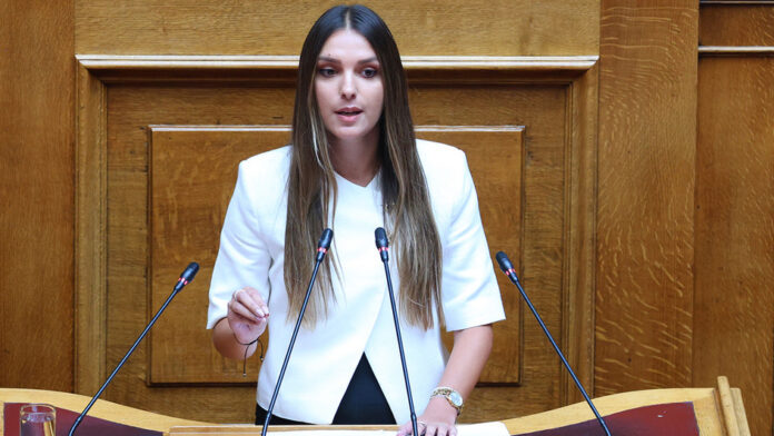 ΠΑΣΟΚ: Συνεχίζονται οι μεταγραφές από τον ΣΥΡΙΖΑ μετά τον Αποστολάκη – Έρχεται η Κοροβέση