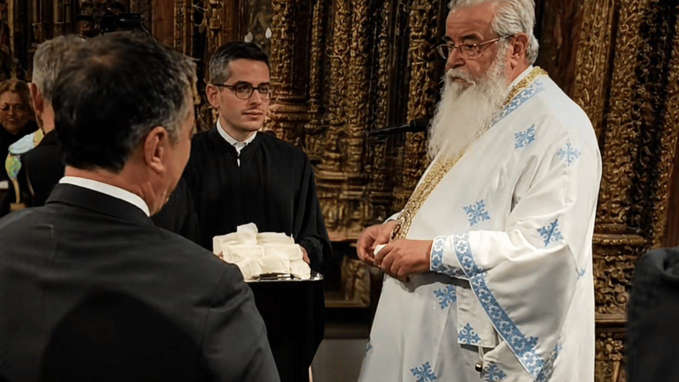 Κοζάνη: Το αμήχανο τετ α τετ του Μητροπολίτη Κοζάνης με τον δήμαρχο στη Θεία Λειτουργία – «Εσύ ποιος είσαι;»