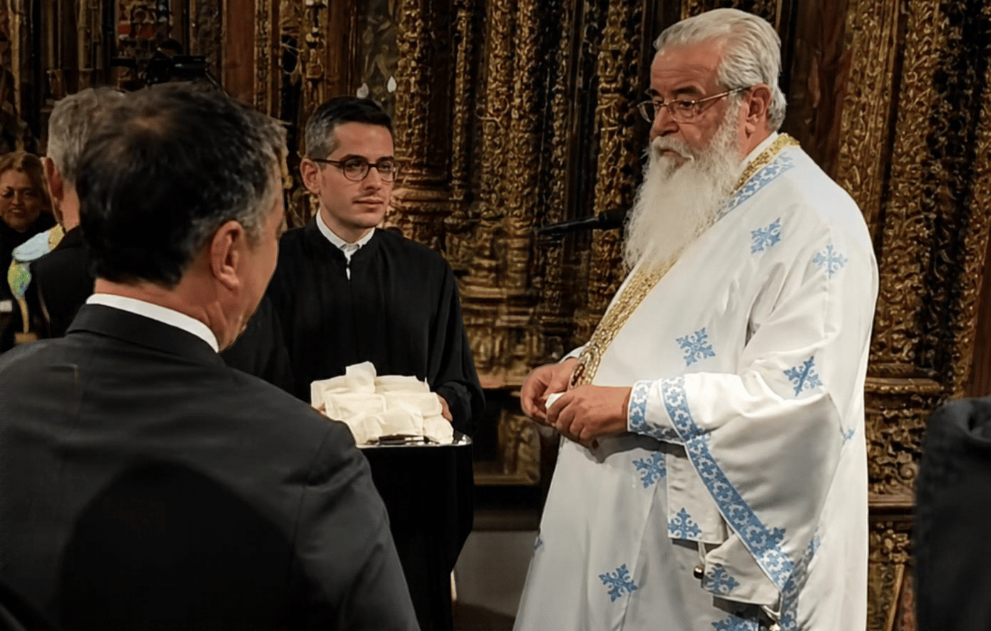 Κοζάνη: Το αμήχανο τετ α τετ του Μητροπολίτη Κοζάνης με τον δήμαρχο στη Θεία Λειτουργία – «Εσύ ποιος είσαι;»
