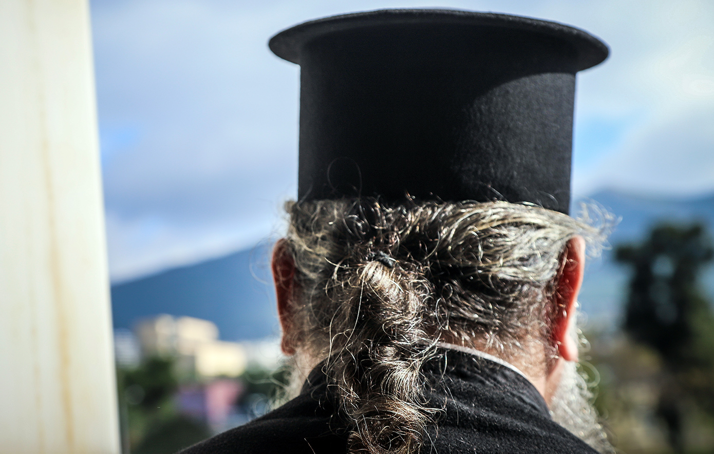 Γρεβενά: Παντρεμένος, με παιδιά και εγγόνια ο ιερέας που κατηγορείται ότι διαπόμπευσε την 43χρονη πρώην σύντροφό του με γυμνές φωτογραφίες