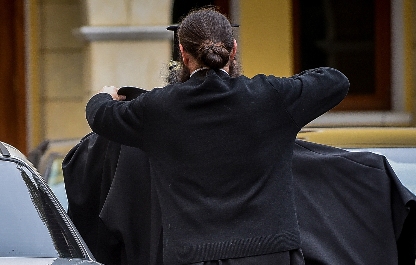 Ουρανούπολη: Συνελήφθη Ρουμάνος με ράσα που πήγαινε στο Άγιο Όρος για οδήγηση χωρίς δίπλωμα – Εκκρεμούσε ευρωπαϊκό ένταλμα
