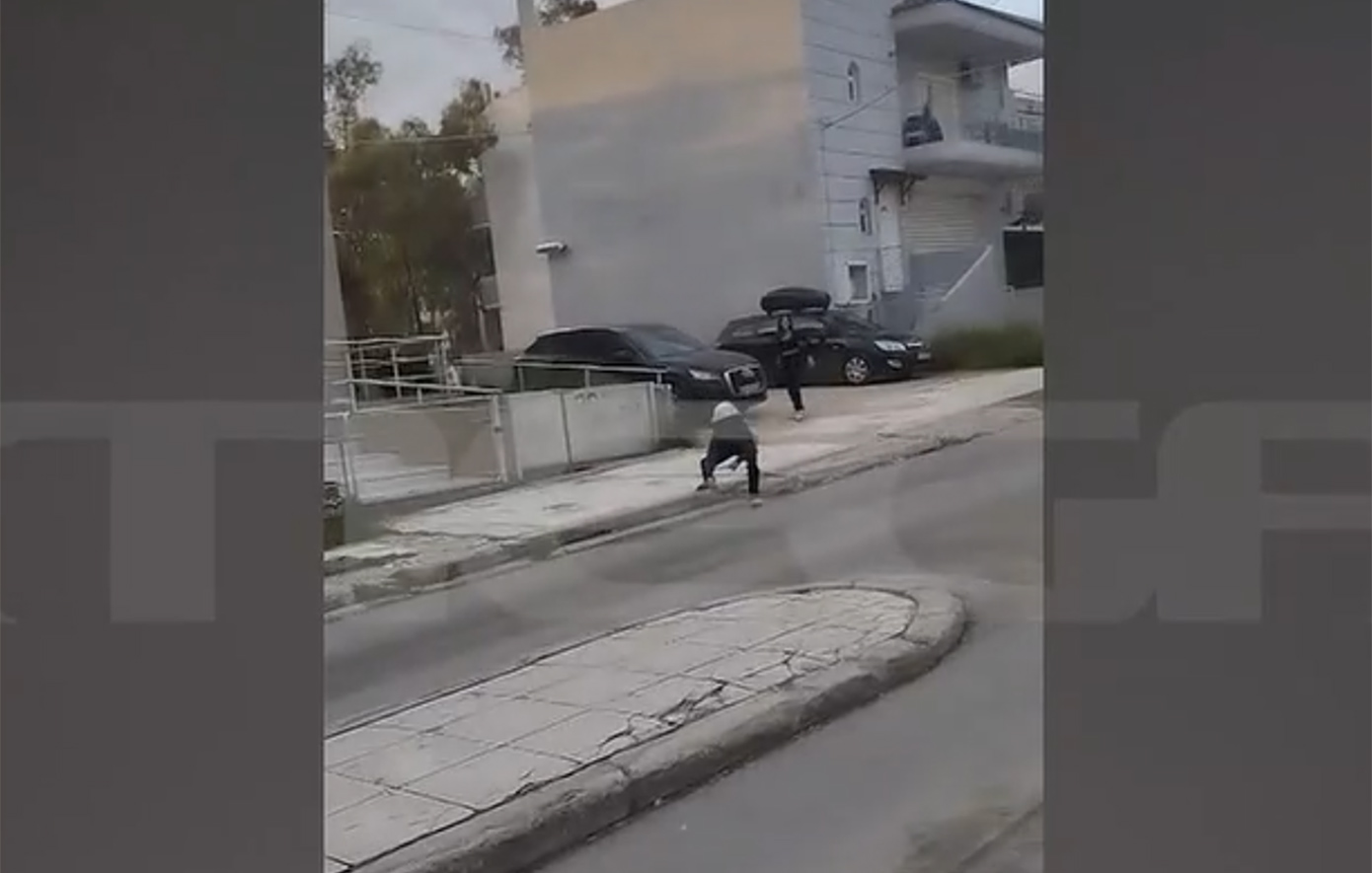 Άνω Λιόσια: Εξοργιστικό βίντεο με ανήλικους να πετούν πέτρες σε λεωφορείο και επιβάτες – «Βροχή» οι καταγγελίες