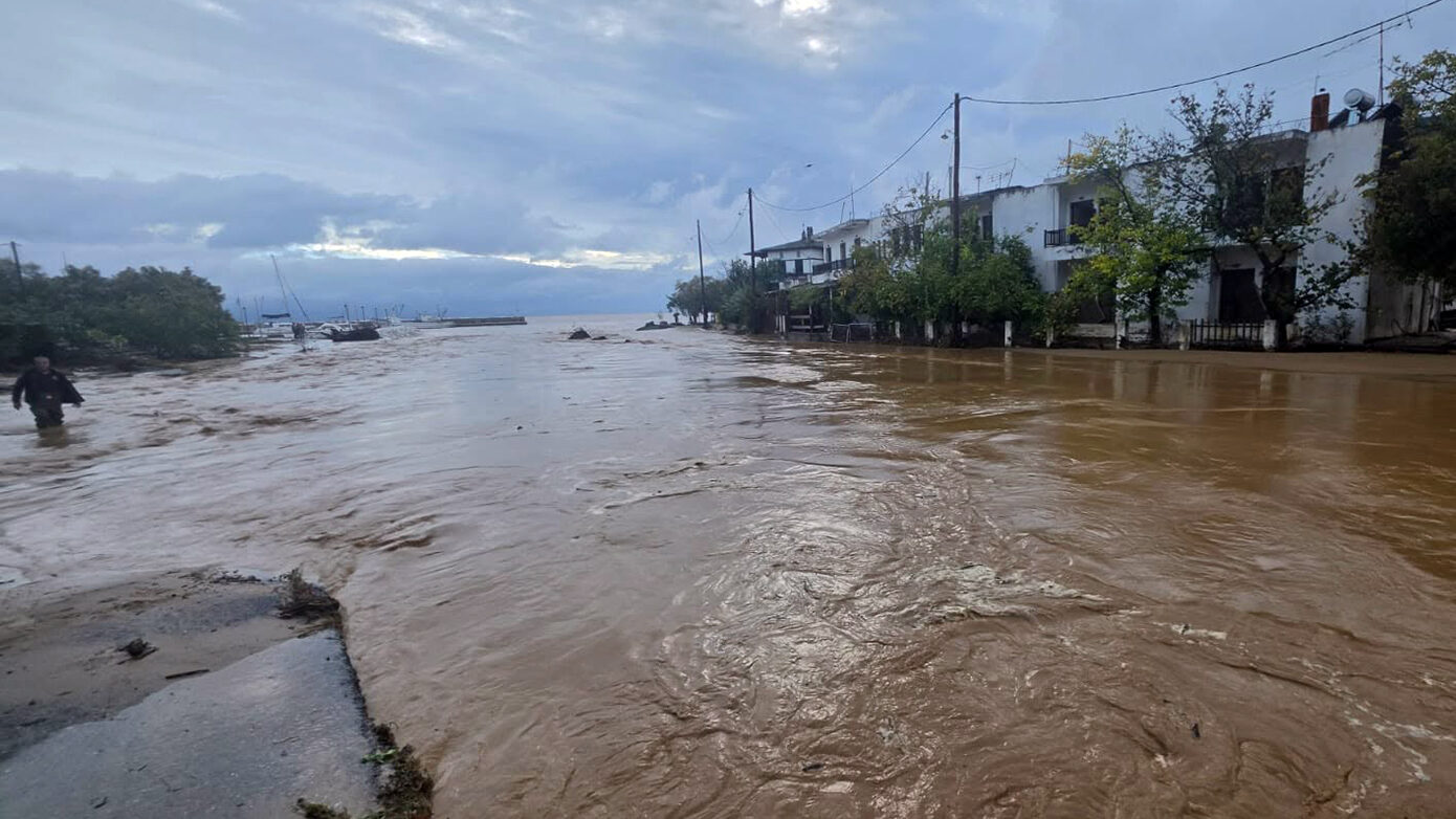 Κακοκαιρία: Βροχές στην Αθήνα και σε πολλές περιοχές της χώρας – Πότε υποχωρεί