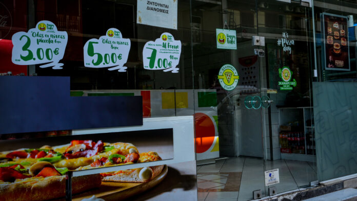 Pizza Fan: Αναστολή συμβάσεων και αποζημίωση ειδικού σκοπού για τους περίπου 2.500 εργαζόμενους ζητά η ΠΟΕΕΤ