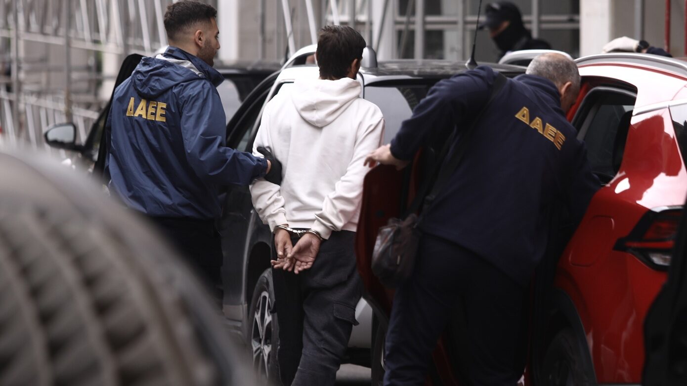 Έκρηξη στην Πλάκα: Τα στοιχεία που οδήγησαν στους τρεις κατηγορουμένους – Πειστήρια και βαρύ ποινικό παρελθόν – Απολογούνται τη Δευτέρα