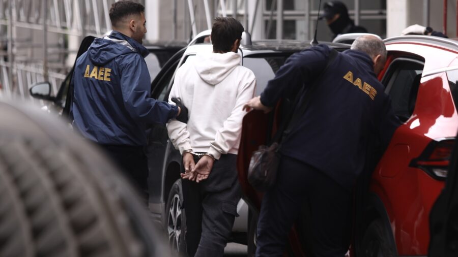 Έκρηξη στην Πλάκα: Τα στοιχεία που οδήγησαν στους τρεις κατηγορουμένους – Πειστήρια και βαρύ ποινικό παρελθόν – Απολογούνται τη Δευτέρα