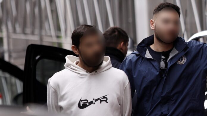 Φονική έκρηξη στην Πλάκα: Βαρύτατες ποινικές διώξεις στους συλληφθέντες – Πώς οι κάμερες «ξεκλείδωσαν» την υπόθεση