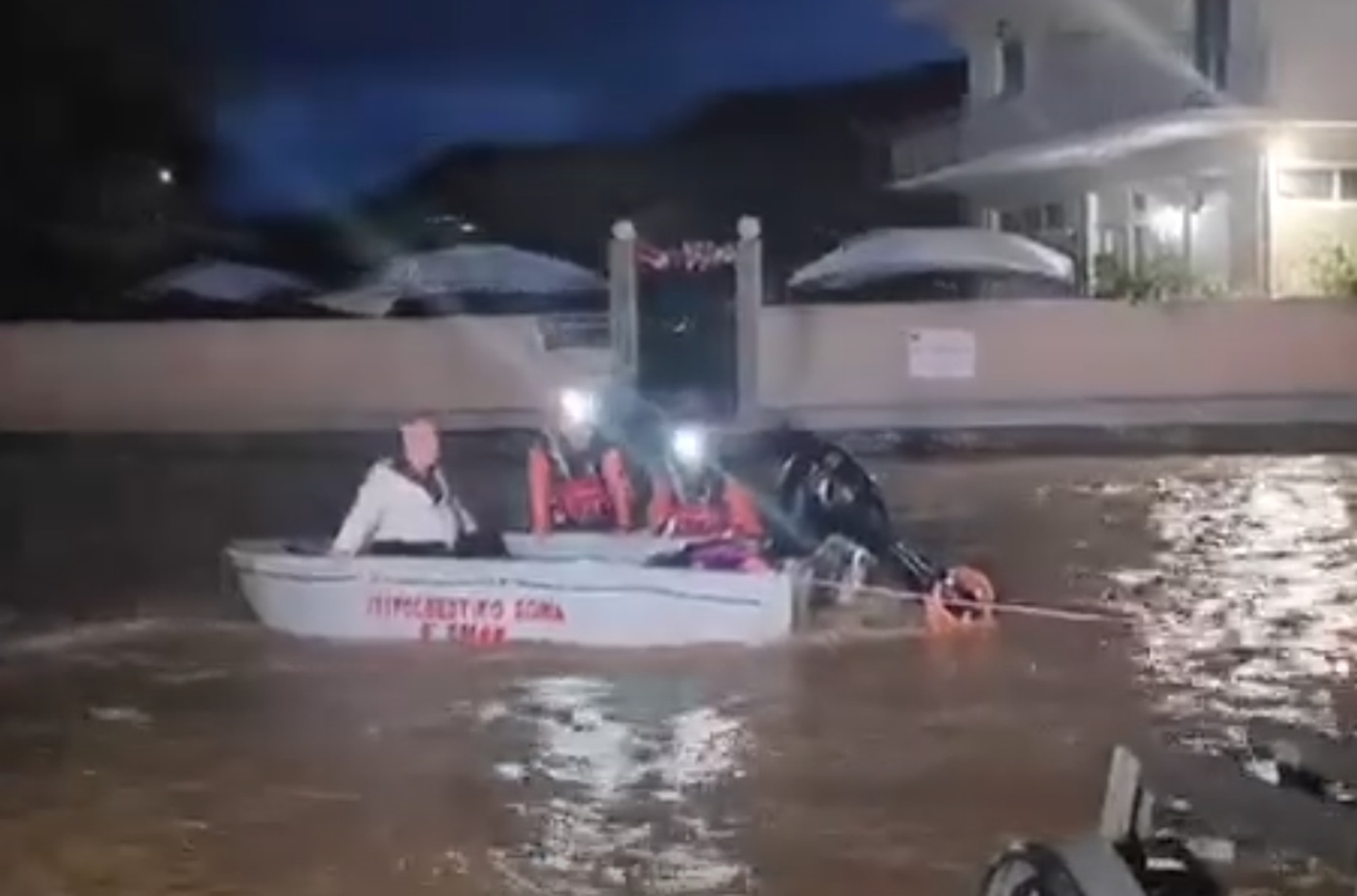 Νότιο Πήλιο: Συναγερμός από την κακοκαιρία, επιχείρηση απεγκλωβισμού ζευγαριού από ορμητικά νερά