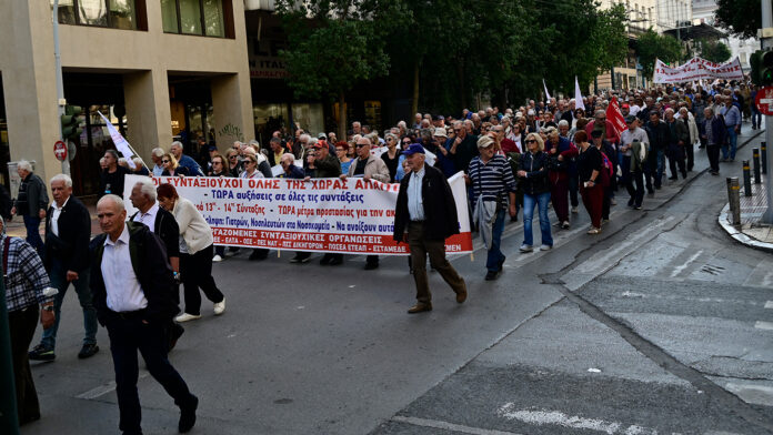 Πολιτική αντιπαράθεση για τις διαδηλώσεις: Η αντιπολίτευση καταγγέλλει «αστυνομοκρατία» – Τι απαντά η κυβέρνηση