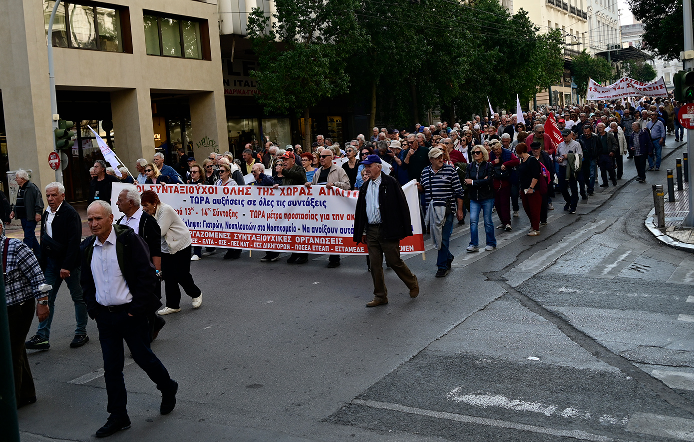 Πολιτική αντιπαράθεση για τις διαδηλώσεις: Η αντιπολίτευση καταγγέλλει «αστυνομοκρατία» – Τι απαντά η κυβέρνηση