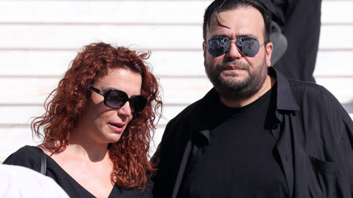 Κύκλωμα απάτης στον ΕΦΚΑ: Η δράση των εταιρειών-φαντασμάτων, ο Φίλιππος Καμπούρης, η σύζυγός του και τα 5 εκατ. ευρώ