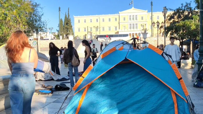 Σύνταγμα: Φοιτητές στήνουν σκηνές και ξεκινούν νέο διήμερο κινητοποιήσεων