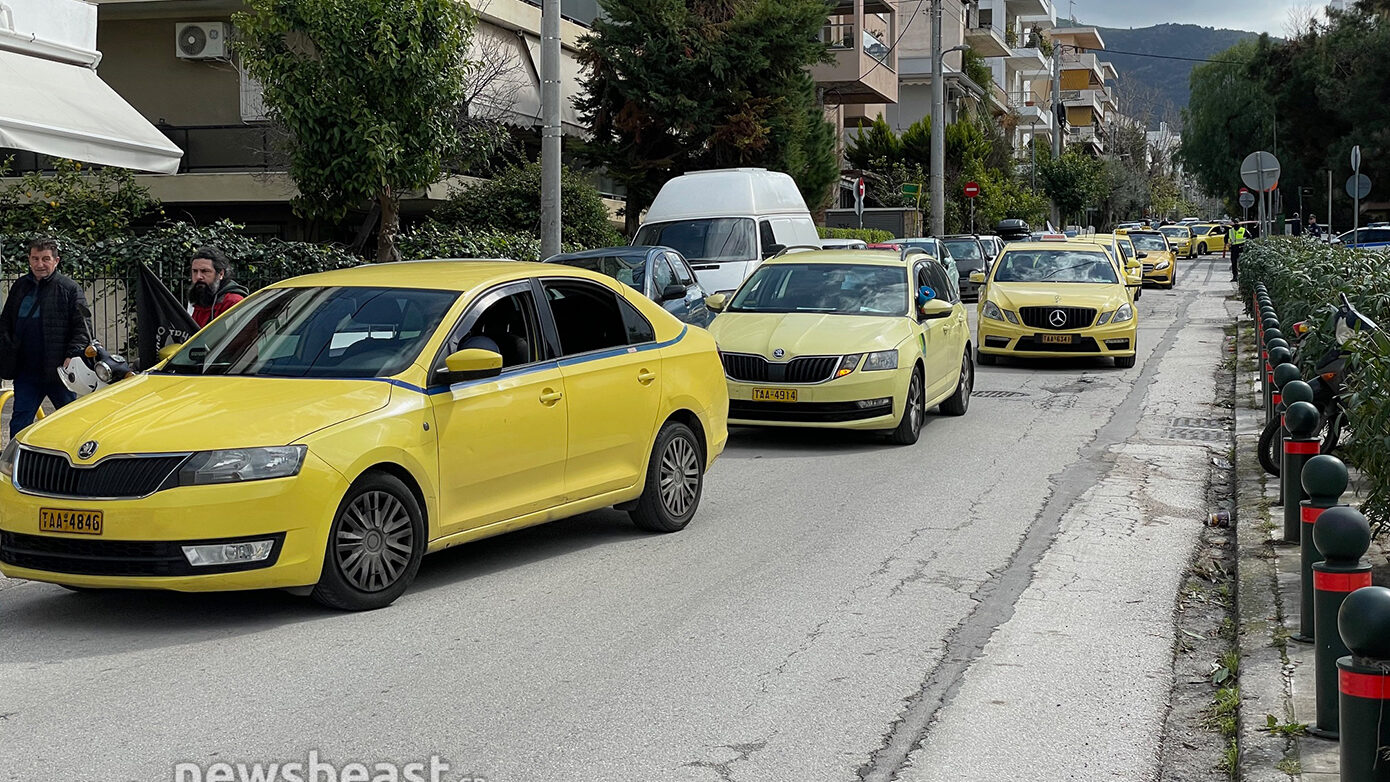 Λαμία: Επίθεση σε ταξιτζήδες μετά από κλήση σε μηχανάκι – Άρπαξε έναν από τον λαιμό και τον έριξε κάτω
