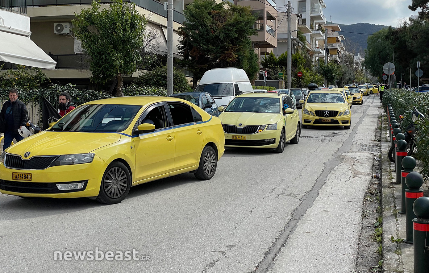 Λαμία: Επίθεση σε ταξιτζήδες μετά από κλήση σε μηχανάκι – Άρπαξε έναν από τον λαιμό και τον έριξε κάτω