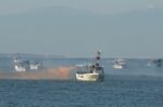 Θεσσαλονίκη: Οι ψαράδες διαμαρτύρονται με καπνογόνα και κόρνες στον Θερμαϊκό – «εμείς χρεοκοπήσαμε»