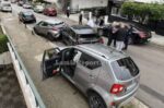 Λαμία: Κόλλησε το γκάζι του αυτοκινήτου και χτύπησε δύο παρκαρισμένα ΙΧ