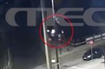 Τροχαίο στην Καλλιθέα: Στο νοσοκομείο βρίσκεται με τραύματα 27χρονη οδηγός μηχανής – Καρέ καρέ το ατύχημα