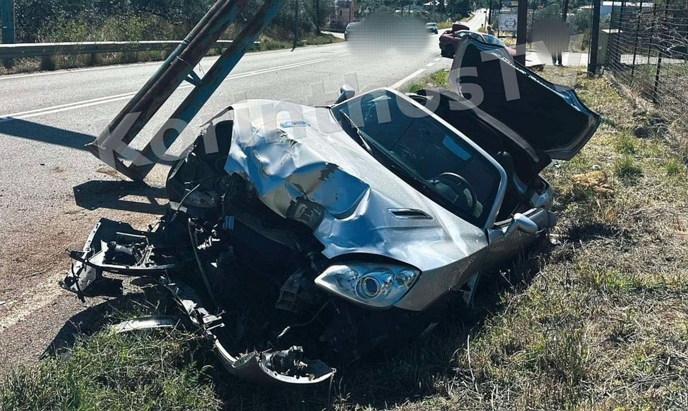 Σοφικό Κορινθίας: Σφοδρή σύγκρουση δύο αυτοκινήτων στην επαρχιακή οδό – Φωτογραφίες και βίντεο