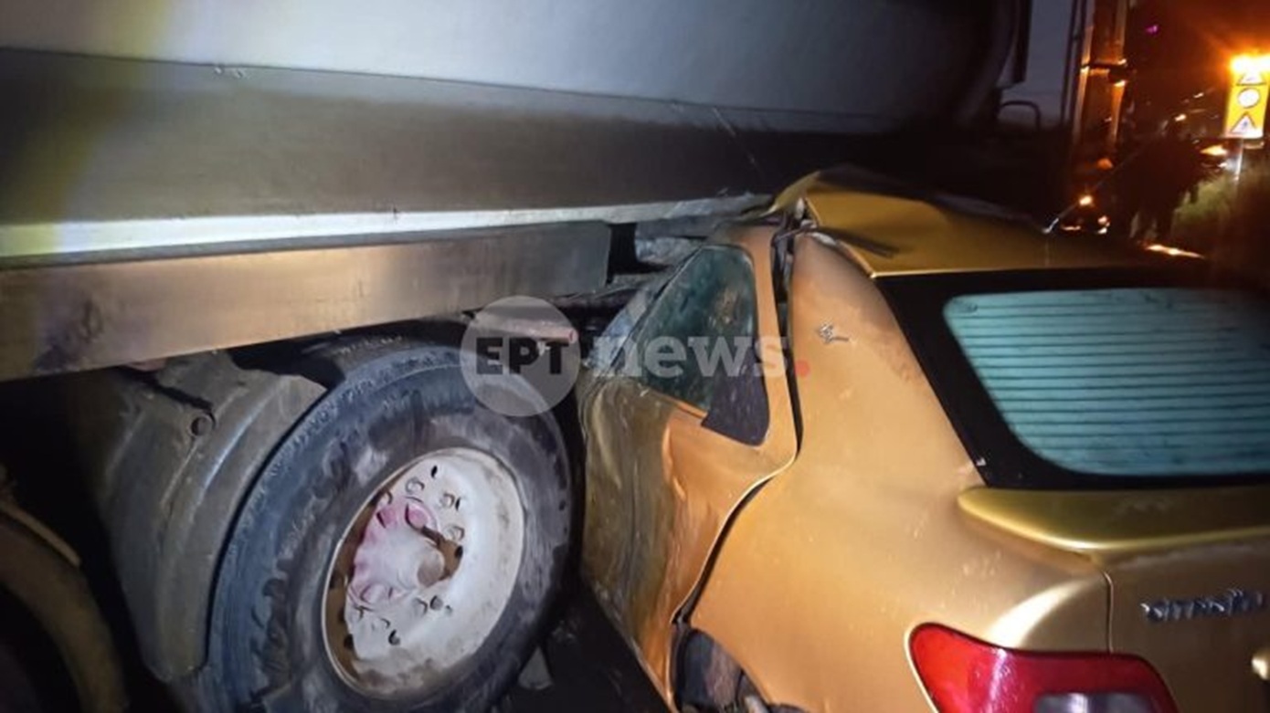 Πρέβεζα: Νεκρός 22χρονος οδηγός σε τροχαίο – Το αυτοκίνητό του «καρφώθηκε» σε βυτιοφόρο