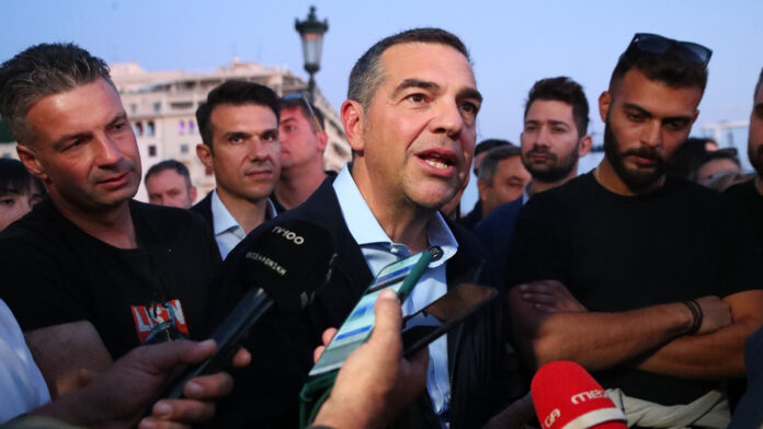 Θεσσαλονίκη: Ο Αλέξης Τσίπρας συναντήθηκε με ψαράδες – «Μια χώρα που δεν παράγει δεν έχει ελπίδα»