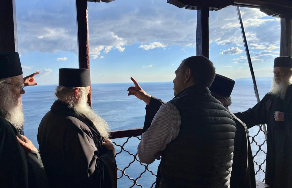 Άγιον Όρος: Ο Αλέξης Τσίπρας στο στόχαστρο για την επίσκεψη – «θεομπαίχτης» και «καρφί» για τον συνοδό