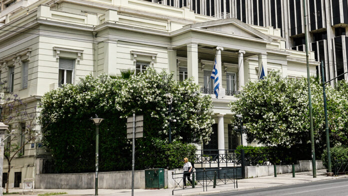 ΥΠΕΞ προς Τουρκία για τους μουφτήδες της Θράκης: Η Συνθήκη της Λωζάννης είναι σαφής – Υποκριτικό να παραδίδει μαθήματα η Τουρκία