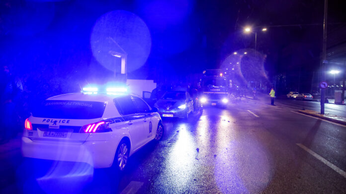 Σκιάθος: Η κακοκαιρία έφερε μήνυμα 112 και πλημμύρισε τους δρόμους