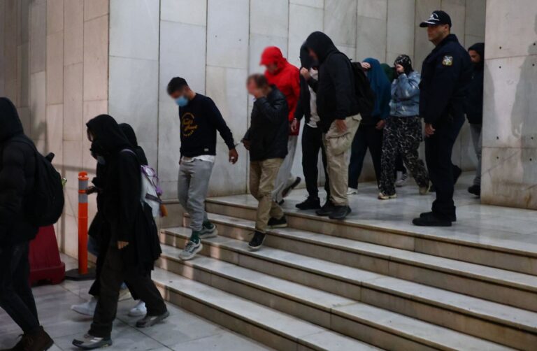 Φούρνοι Χωριάτικο: Οι δωροδοκίες σε κρατικούς λειτουργούς και οι τενεκέδες με λάδι στα μέλη του κυκλώματος δίνουν νέες διαστάσεις στην υπόθεση