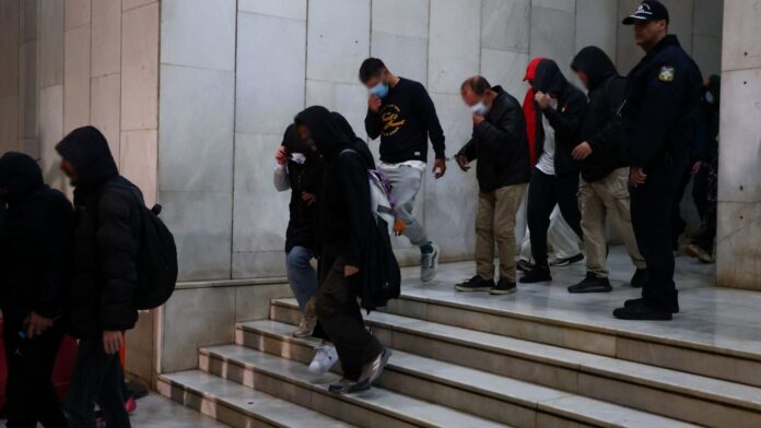 ΕΛ.ΑΣ. για «Χωριάτικο»: Δεκάδες ακόμη κατηγορούμενοι – Συνδέσαμε τους «αχυρανθρώπους» και τις εταιρείες με έναν κοινό παρονομαστή